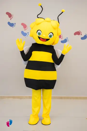 Maskotka pszczółka na imprezie dla dzieci